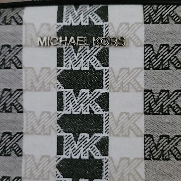 Michael Kors Crossbody - Picture 2 of 12